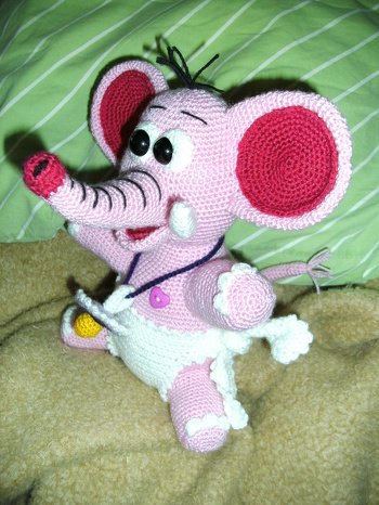 Schnullifant - das kleine Elefantenbaby - habe ich nach einer Anleitung von diba26 gearbeitet - immer wieder schön Dianas Kreationen zu häkeln