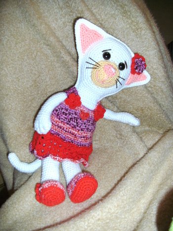 Katze Nele - eine ganz spezielle Art ein Amigurumi zu häkeln - super Idee von Katrin Petzold - suri´shäkelfee