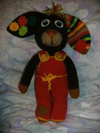 Streifgetier hat die Anleitung für diesen Wonneproppen geschrieben. Die Hose kann man sogar ausziehen !!