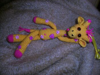 Meine kleine Giraffe heißt " Sternchen "  und ist nach einer Anleitung von Amigurumi designs von mir gehäkelt worden.