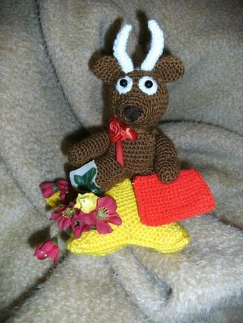 Nr. 4 - der Stier - aus der Bärchen-Sternzeichenserie von kleinermond80 - von mir gehäkelt und noch zusätzlich etwas dekoriert.
