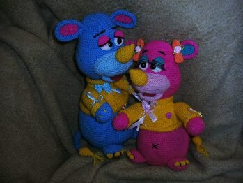 Das verliebte Pärchen Rhino und Rosa habe ich nach einer Anleitung von diba26 gehäkelt. Sie sind so was von süüüüüüüüüüüüüüüß !