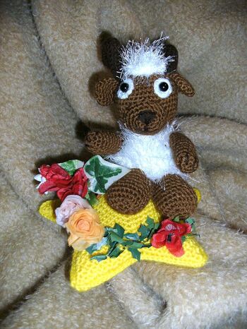 Nr. 3 - Widder - aus der Bärchen-Sternzeichenserie von kleinermond80 - von mir gehäkelt und noch zusätzlich etwas dekoriert.