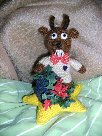 Nr. 12 - der Steinbock  - aus der Bärchen-Sternzeichenserie von kleinermond80 - von mir gehäkelt und noch zusätzlich etwas dekoriert.
