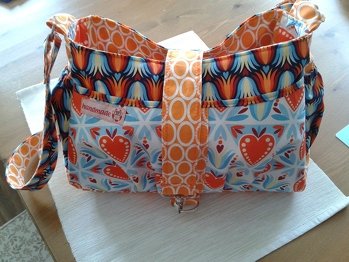 Die Tasche ist ein echtes Farbenspektakel aber eben ein Unikat!