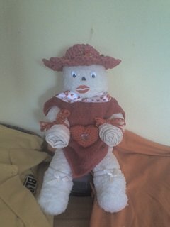 lady in red mit herz passend zum valentinstag mit herz