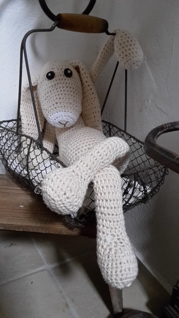 Hab den Schlenkerhase gehäkelt.  Bin total verliebt.