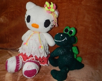 Das ist meine Zweite Arbeit. Die wird bei einer befreundeten Familie ein Mädchen zu Ostern begeistern. Hat Spaß gemacht sie Nachzuarbeiten. Der Drache ist für den Jungen dieser Familie und eine andere Arbeit.