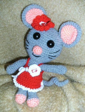 Katja Boutellier - https://www.facebook.com/groups/Gehaekeltvonkatja/ - hat dieses zuckersüße Mausi designed - viel Spaß beim Nachhäkeln