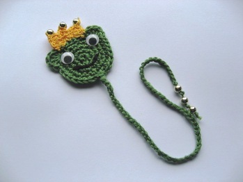 Süße Idee - gehäkelt nach: https://www.crazypatterns.net/de/items/5868/haekelanleitung-lesezeichen-froschkoenig
Ich habe dem Frosch allerdings die Krone aufgesetzt, was ich auch ganz hübsch finde und schon viele in Der Familie verschenkt habe.