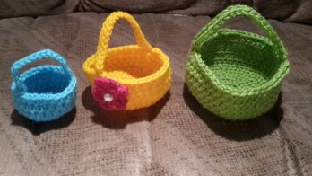 Osterkörbchen Grössen 1,2,3 nach Anleitung von Waltraud Laier ,head-fashion.de
leichte Anleitung gut geeignet für Anfänger.