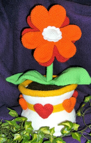 Ich durfte für Diana Barthelmess​ - diba26  diese " blühenden Herzen " häkeln - ein ideales Muttertags-Geschenk !!
Meine Arbeit , meine Fotos
Die Anleitung dafür gibt es bei - https://www.crazypatterns.net/de/items/14737/bluehende-herzen-haekelanleitung