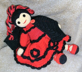 "DRACULARA" - das niedliche Vampirmädchen habe ich nach einer Anleitung von Petra Kohlstädt​ - Streifgetier - https://www.facebook.com/streifgetier/?fref=ts - gehäkelt.
Fotos habe ich gemacht. ( Statt nackten Armen habe ich Ärmel gehäkelt. )
Die Anleitung findet ihr hier - https://www.crazypatterns.net/de/items/8378/haekelanleitung-draculara