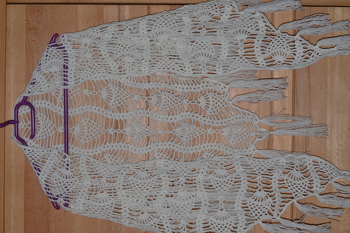 Ich denke mal, das Muster ist ein Klassiker der 70ger Jahre....?
Aber es lässt sich leicht häkeln und, ich finde, es sieht ganz toll aus.