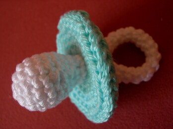 Hab ich mir selbst ausgetüftelt, als Geschenkanhänger für eine frischgebackene Oma.