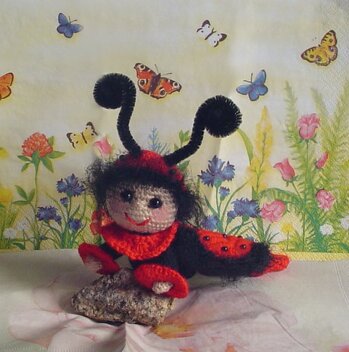 Klein LeyLa - gehäkelt von mir - entworfen von
https://www.crazypatterns.net/de/store/CrochetArtDesign