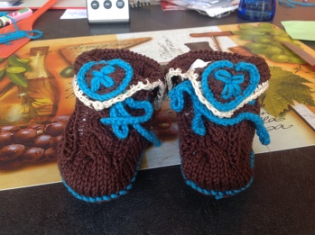 Das erste paar Trachtenschuhe für meinen Urenkel. Die erste Anleitung die ich auf Anhieb verstanden habe.