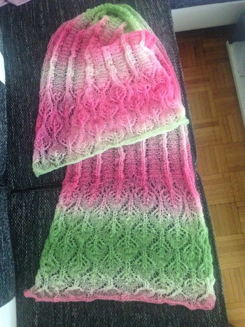 Es war ein Traum diese Stola zu Stricken! "Meril" war sehr einfach und mit dem Zauberball einfach Zauberhaft!