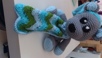 "gute Nacht" Teddybär mit kuscheldecke
Etwas abgewandelt! Hat riesigen Spaß gemacht ihn zu häkeln! Super Beschreibung! Weiter so