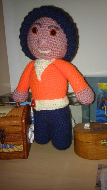 Die Puppe war kleiner als die Vorlage. Ich habe meine Fantasie spielen lassen.