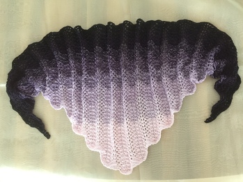 Ein wunderschönes Tuch, auf das ich sehr stolz bin :-)
Besten Dank für die tolle Anleitung!