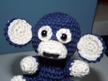 Das ist mein Äffchen Linus
Ich habe ihn nach eigener Anleitung gehäkelt :-)