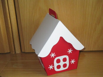 Das Haus war sehr einfach zum Nacharbeiten. Sieht auch schön aus. Vielen Dank für die Idee