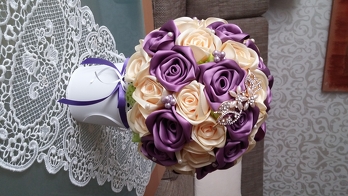 Handgemachte Rosen aus Satinband