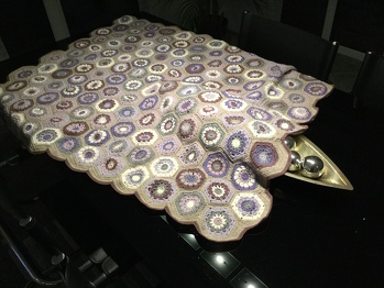 Meine dritte Granny-Decke ist fertig... 3 Monate 