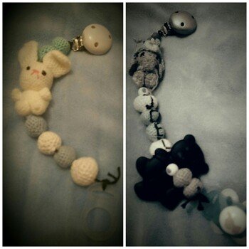 Bin heute mit den schnullerketten von crazypatterns für unseren ungeborenen Junior fertig geworden. Die schnullerketten waren meine ersten Werke, deshalb sehen sie noch etwas eigenartig aus (verzeiht mir 