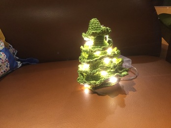 Hallo, Weihnachten kommt schneller als man denkt.  Jetzt starten, dann bekommt jeder seinen Baum.