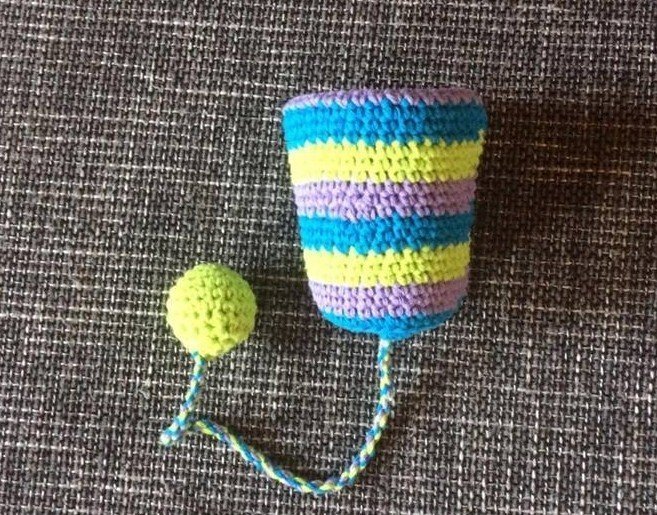 Häkelanleitung - Becherfangspiel