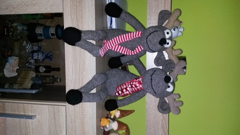 Super Anleitung. Hat viel Spaß beim Häkeln gemacht. Mit zweien fing es an, kurz vor Weihnachten waren alle vier fertig. Erst tat es mir leid sie zu trennen, saßen so einträchtig zusammen. Aber ich wusste jeder bekommt ein gutes zu Hause. Die Freude der Beschenkten war es wert! Kamen super an. Für nächstes Weihnachten sind noch welche geplant, aber dieses Mal auch einer für mich!