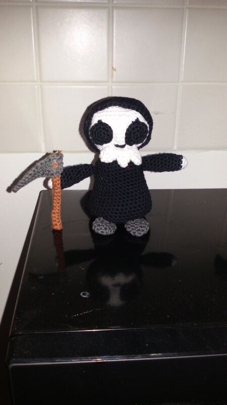 Totenkopfmännchen mit seiner Freundin Häkelanleitung