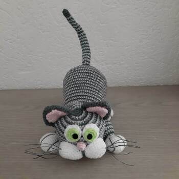 Total witzig. Die Füße sehen erstmal komisch aus, mehr wie Hühnerkeulen, aber angenäht passt dann alles.