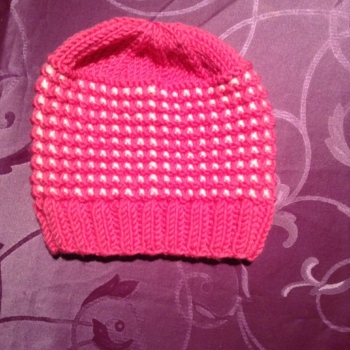 Diese Mütze ist eigentlich für Babys gedacht, ich habe sie mit dickerer Wolle gestrickt und das Muster länger gestrickt, da es mir so sehr gefiel. Tolle einfache Anleitung von Maschenspiel.