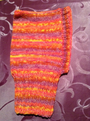 Zu den Söckchen die passende Schlupfmütze von Maschenspiel. schnell gestrickt. Einfache Anleitung und immer gerne in Gebrauch, da so praktisch.