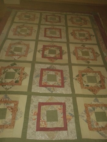 diese Decke habe ich meiner Mutter zum Geburtstag gemacht, Ist alles  mit der Hand genäht, nach einem eigenen Entwurf