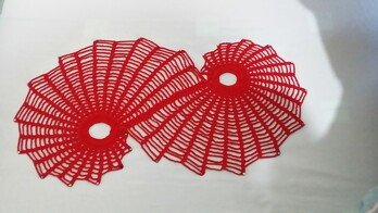 tolle Anleitung ...es hat Spaß gemacht.....würde gerne noch in den Kreisen eine Blume rein häkeln weiß aber nicht wie....hat jemand eine Idee