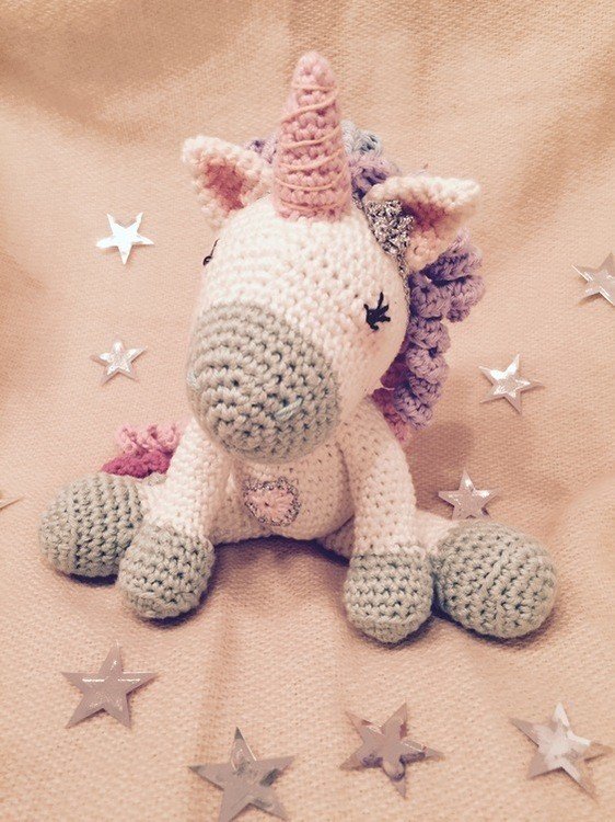 Einhorn Aurora Häkelanleitung