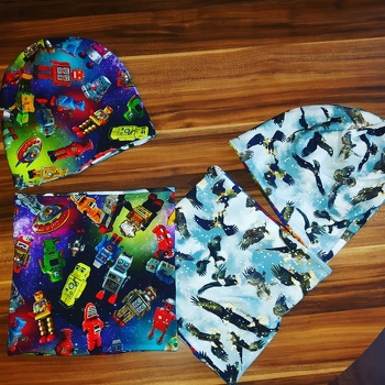 Als erstes möchte ich euch die zwei Wende-Sets für meine Jungs zeigen. Bequem, bunt und fröhlich - genau so, wie die beiden es mögen 