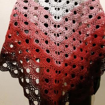 Simpukka huivi/ Virus shawl
This shawl can be worked as big as you want. The pattern is easy to repeat.