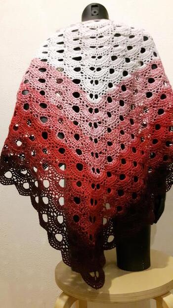 Simpukka huivi/ Virus shawl
This shawl can be worked as big as you want. The pattern is easy to repeat.