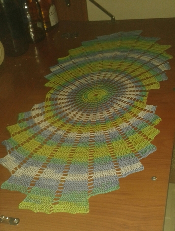 selbst ausgetüftelt, mit Farbverlaufsgarn gehäkelt