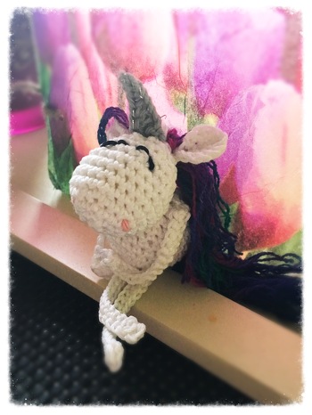 Einhorn to go Schlüsselanhänger
Ich habe ihn für die Freundin meines Sohnes zum Geburtstag gemacht