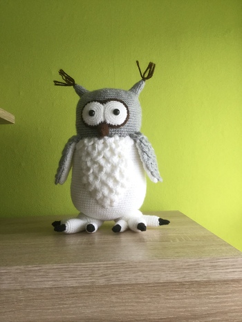 Tolle Anleitung. Hat gut geklappt. Für die Schuppen habe ich das Video Variante 2 benutzt. Nach einigem probieren hats dann geklappt. Hedwig ist nur etwas dick geworden.... aber sie steht. Das war meine größte Befürchtung.