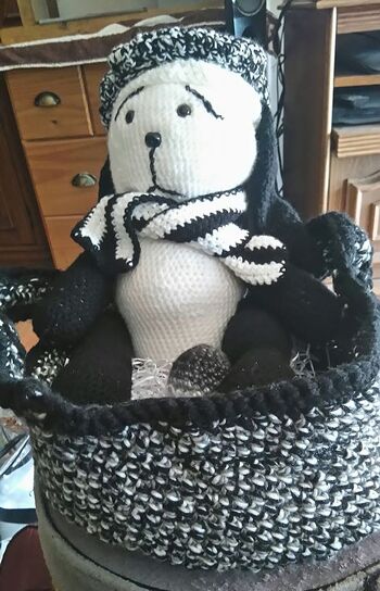 Mein Erstlingswerk,hat ei bisschen länger gedauert .Hase und Korb.die Anleitungen waren selbst für einen Anfänger verständlich