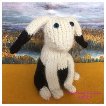 Mein kleiner kuscheliger Woll Hase. Gefertigt habe ich ihn komplett auf den Strickrahmen. Es ist ein 