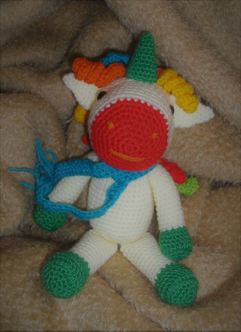 Und noch ein Einhorn - die können gar nicht genug sein - mein Enkerl liebt sie heiß und innig.
Die kostenlose Anleitung findet ihr hier - https://www.crazypatterns.net/de/items/23632/einhorn-aurora-haekelanleitung
meine Arbeit, mein Foto