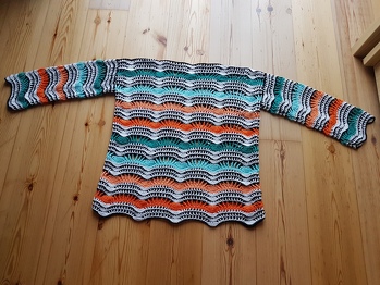 Diesen Häkelpulli habe ich in einer Zeitschrift gefunden und konnte nicht widerstehen. Hat viel Spaß gemacht und war gar nicht schwierig.